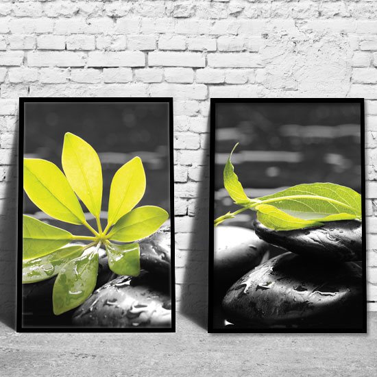 Dwa plakaty w ramach z zielonymi liśćmi