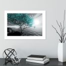 Plakat czarno-biały z turkusowym drzewem