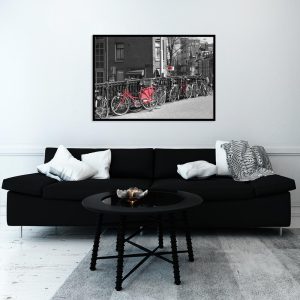 plakat czerwone rowery w salonie