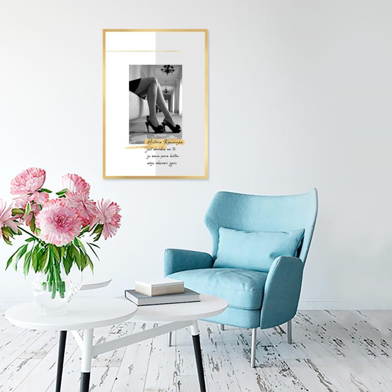 Plakat szary z napisem o butach Plakat z butami