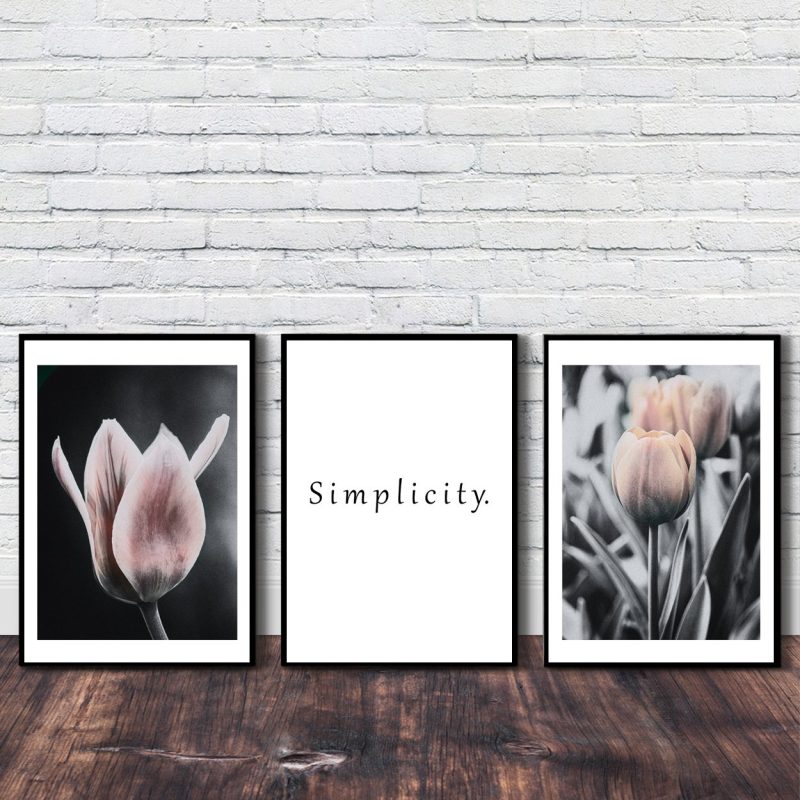 trzy plakaty z kwiatami