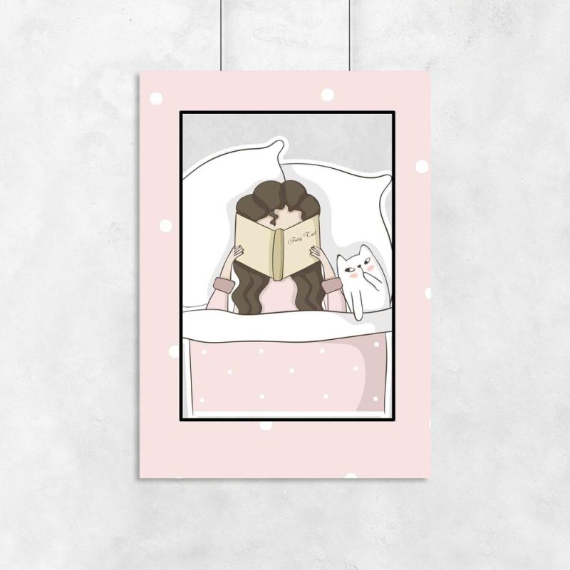 Plakat dla dziecka - Dziewczynka z książką w łóżku
