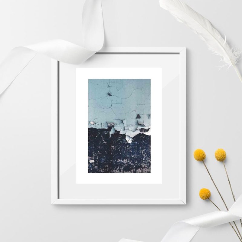 zniszczona niebieska farba na plakacie zniszczona niebieska farba na plakacie